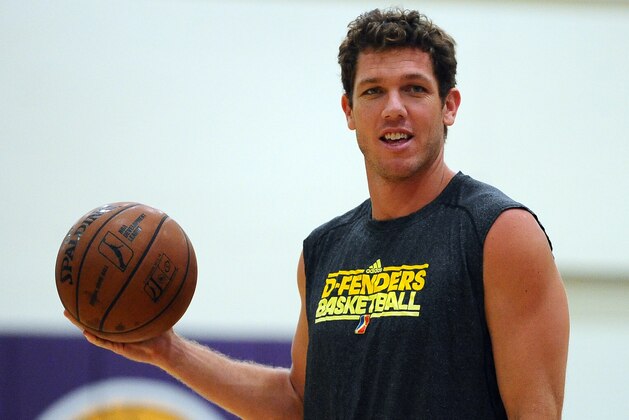 EL SEGUNDO, CA - APRIL 12:  Los Angeles D-Fenders player development coach Luke Walton looks on before the game against the Santa Cruz Warriors on April12, 2014 at Toyota Sports Center in El Segundo, California. NOTE TO USER: User expressly acknowledges and agrees that, by downloading and/or using this photograph, User is consenting to the terms and conditions of Getty Images License Agreement. Mandatory Copyright Notice: Copyright 2014 NBAE (Photo by Juan Ocampo/NBAE via Getty Images)