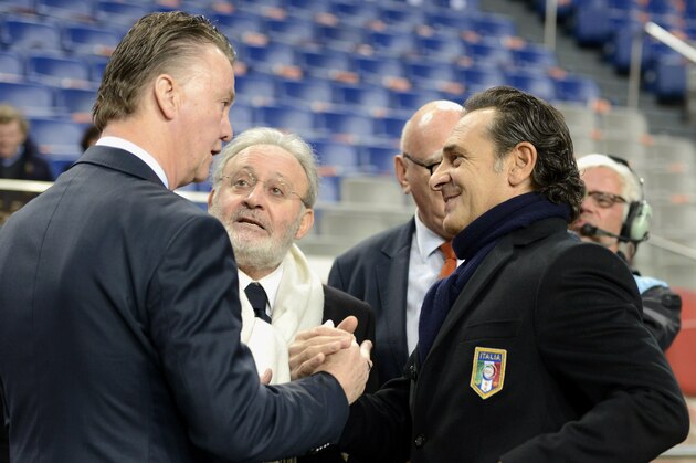 AMSTERDAM, NETHERLANDS - FEBRUARY 06:  Head coach Louis van Gaal of Netherlands (L) and head coach Cesare Prandelli of Italy before the international friendly match between Netherlands and Italy at Amsterdam Arena on February 6, 2013 in Amsterdam, Netherlands.  (Photo by Claudio Villa/Getty Images)