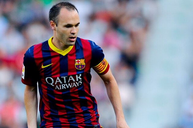 ELCHE, SPAIN - MAY 11:  Andres Iniesta of FC Barcelona runs with the ball during the La Liga match between Elche FC and FC Barcelona at Estadio Manuel Martinez Valero on May 11, 2014 in Elche, Spain.  (Photo by David Ramos/Getty Images)