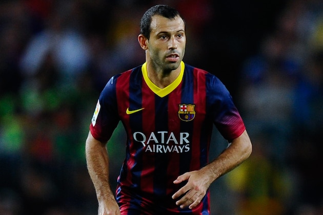 BARCELONA, SPAIN - AUGUST 28:  Javier Mascherano of FC Barcelona runs with the ball during the Spanish Super Cup second leg match between FC Barcelona and Atletico de Madrid at Nou Camp on August 28, 2013 in Barcelona, Spain.  (Photo by David Ramos/Getty Images)