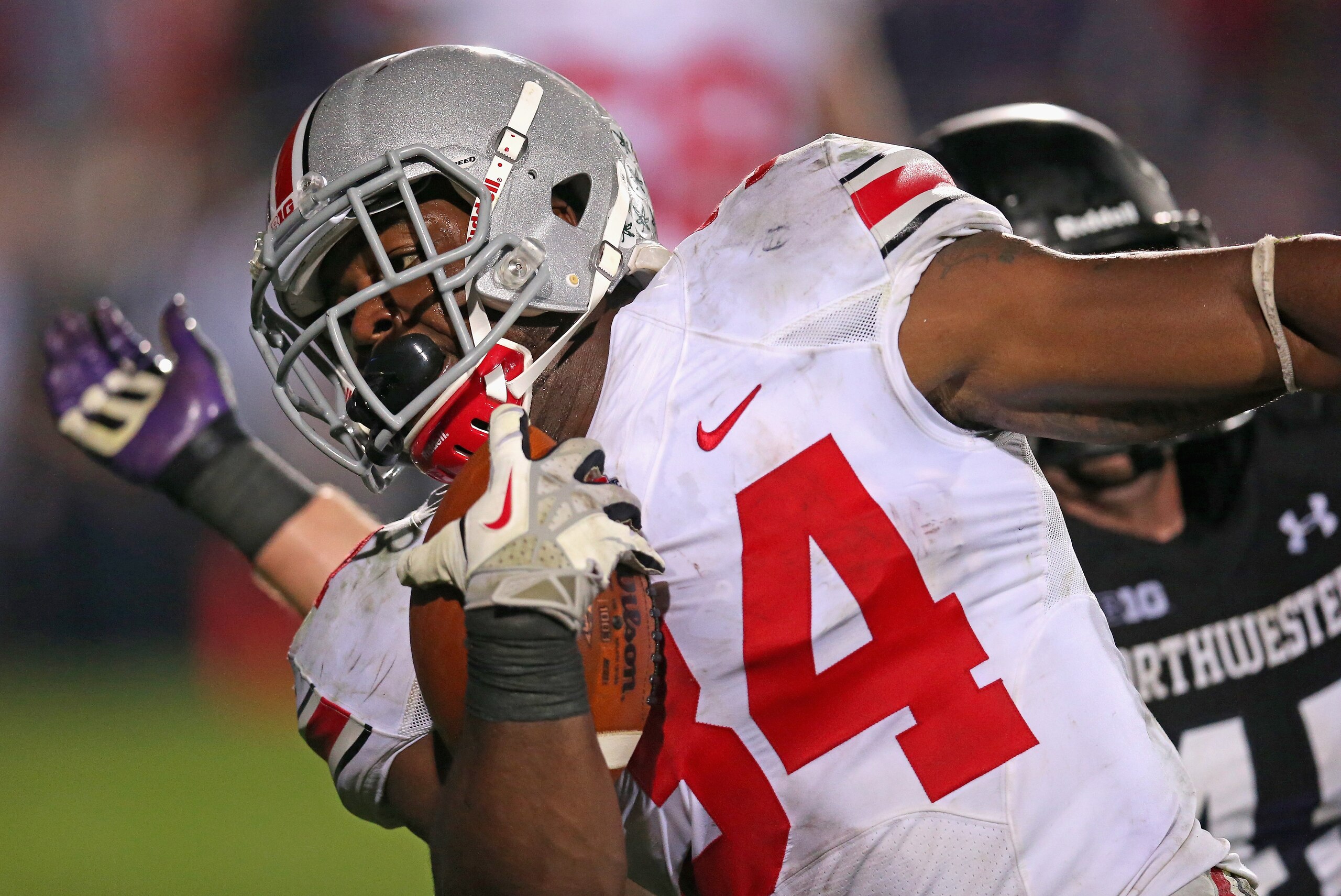 EVANSTON, IL - OCTOBER 05:  Carlos Hyde #34 of the Ohio State Buckeyes scores a second half touchdown against the Northwestern Wildcats at Ryan Field on October 5, 2013 in Evanston, Illinois. Ohio State defeated Northwestern 40-30.  (Photo by Jonathan Daniel/Getty Images)