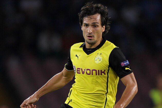 NAPLES, ITALY - SEPTEMBER 18:  Mats Hummels of Borussia Dortmund in action during the Uefa Champions League Group F match between Napoli and Borussia Dortmund at Stadio San Paolo on September 18, 2013 in Naples, Italy.  (Photo by Paolo Bruno/Getty Images)