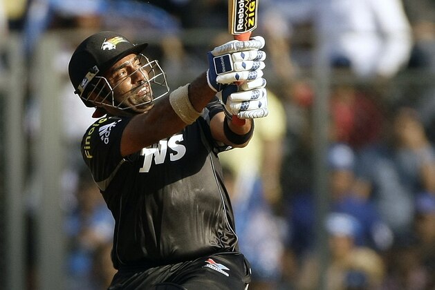 Pune Warriors player Robin Uthappa bats during the Indian Premier League (IPL) cricket match against Mumbai Indians in Mumbai, India, Wednesday, April 20, 2011. (AP Photo/Rajanish Kakade)