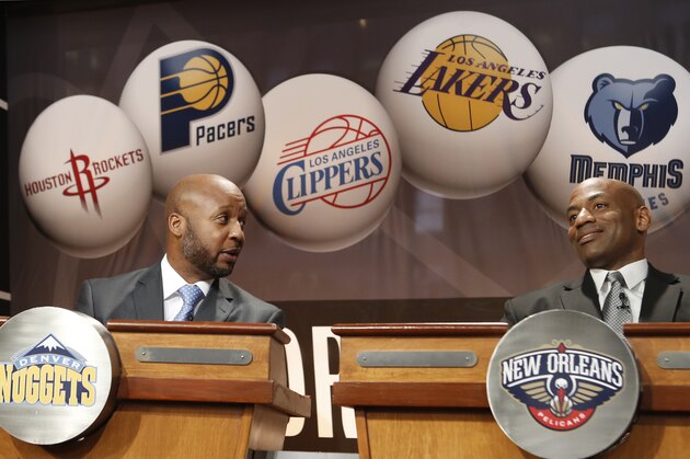 Denver Nuggetscoach Brian Shaw, left, chats with New Orleans Pelicans general manager Dell Demps before the NBA basketball draft lottery in New York, Tuesday, May 20, 2014.  (AP Photo/Kathy Willens)