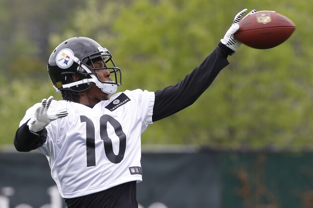 Pittsburgh Steelers fourth round draft choice, wide receiver Martavis Bryant out of Clemson, goes through drills in their NFL football camp for rookies and free agents at the team facility in Pittsburgh onFriday, May 16, 2014. (AP Photo/Keith Srakocic)
