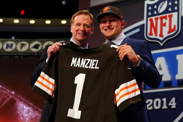 NEW YORK, NY - MAY 08:  Johnny Manziel of the Texas A&M Aggies poses with NFL Commissioner Roger Goodell after he was picked #22 overall by the Cleveland Browns during the first round of the 2014 NFL Draft at Radio City Music Hall on May 8, 2014 in New York City.  (Photo by Elsa/Getty Images)