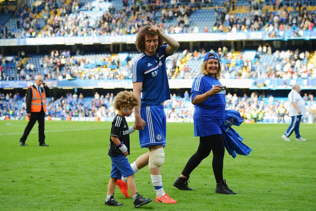 LONDON, ENGLAND - MAY 04:  David Luiz of Chelsea acknowledges the crowd following the Barclays Premier League match between Chelsea and Norwich City at Stamford Bridge on May 4, 2014 in London, England.  (Photo by Michael Regan/Getty Images)
