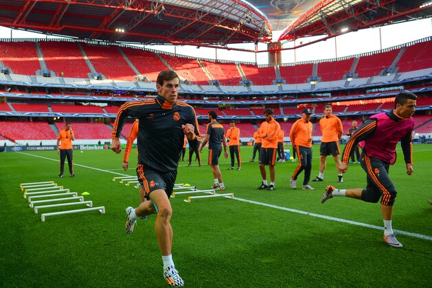 LISBON, PORTUGAL - MAY 23:  Gareth Bale and Cristiano Ronaldo of Real Madrid run during a Real Madrid training session ahead of the UEFA Champions League Final against Club Atletico de Madrid at Estadio da Luz on May 23, 2014 in Lisbon, Portugal.  (Photo by Michael Regan/Getty Images)
