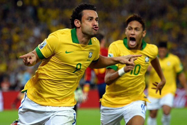 RIO DE JANEIRO, BRAZIL - JUNE 30:  Fred of Brazil celebrates scoring the opening goal with team-mate Neymar (R) during the FIFA Confederations Cup Brazil 2013 Final match between Brazil and Spain at Maracana on June 30, 2013 in Rio de Janeiro, Brazil.  (Photo by Laurence Griffiths/Getty Images)