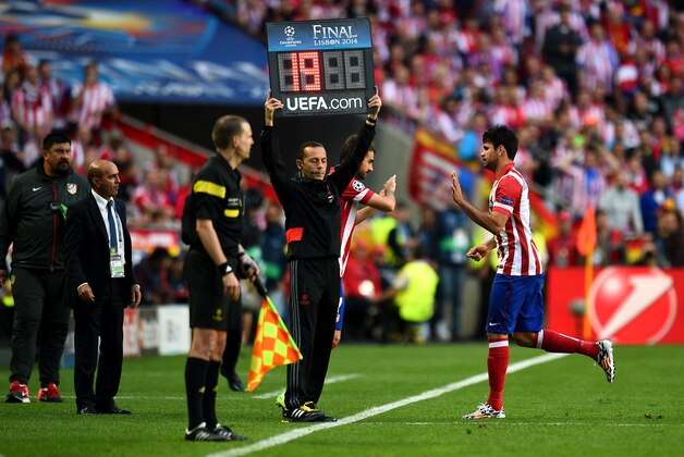LISBON, PORTUGAL - MAY 24:  Diego Costa of Club Atletico de Madrid is replaced by Adrian Lopez of Club Atletico de Madrid during the UEFA Champions League Final between Real Madrid and Atletico de Madrid at Estadio da Luz on May 24, 2014 in Lisbon, Portugal.  (Photo by Shaun Botterill/Getty Images)