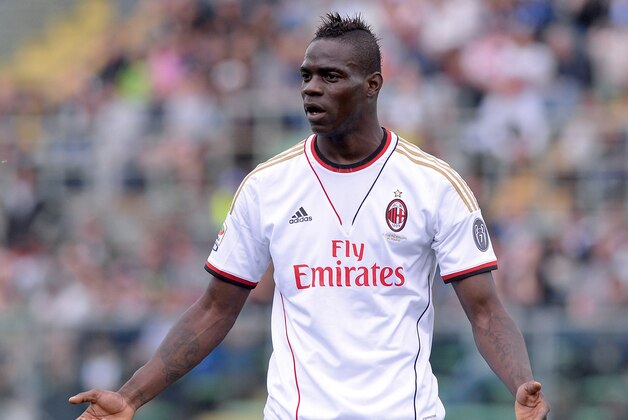 BERGAMO, ITALY - MAY 11:  Mario Balotelli of AC Milan shows his dejection during the Serie A match between Atalanta BC and AC Milan at Stadio Atleti Azzurri d'Italia on May 11, 2014 in Bergamo, Italy.  (Photo by Claudio Villa/Getty Images)