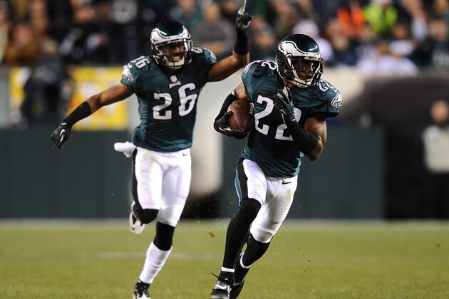 PHILADELPHIA, PA - DECEMBER 22:  Brandon Boykin #22 of the Philadelphia Eagles carries the ball downfield for a touchdown after an interception as Cary Williams #26 celebrates behinds him during the fourth quarter against the Chicago Bears at Lincoln Financial Field on Descember 22, 2013 in Philadelphia, Pennsylvania. The Eagles defeat the Bearts 54-11. (Photo by Maddie Meyer/Getty Images)