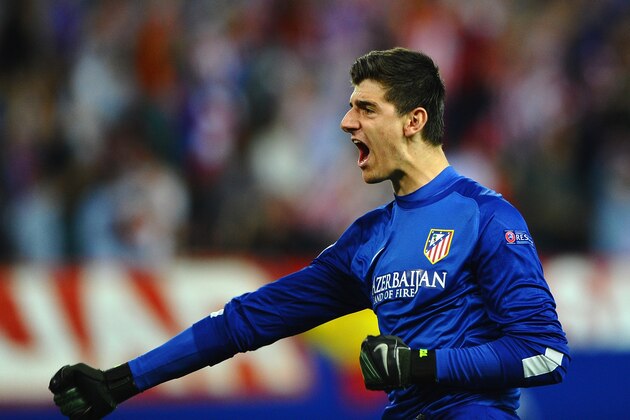 MADRID, SPAIN - APRIL 09:  Thibaut Courtois of Atletico Madrid in action during the UEFA Champions League Quarter Final match between Club Atletico de Madrid and FC Barcelonaat at Vicente Calderon Stadium on April 9, 2014 in Madrid, Spain.  (Photo by Laurence Griffiths/Getty Images)