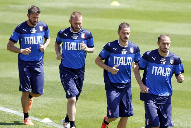 From left, Andrea Barzagli, Daniele De Rossi, Leonardo Bonucci and Giorgio Chiellini warm up during a training session in Coverciano training complex, in Florence, Italy, Tuesday, May 20 , 2014,   Italy opened its World Cup training camp Monday with 31 players.  Coach Cesare Prandelli needs to trim his squad to 23 players by June 2.  In Brazil, Italy is in Group D with England, Uruguay and Costa Rica. (AP Photo/Fabrizio Giovannozzi)