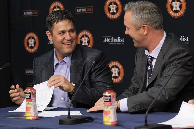 HOUSTON, TX - APRIL 05:  Former Houston Astros Lance Berkman signs a one day personel services contract to retire as a Houston Astro at Minute Maid Park on April 5, 2014 in Houston, Texas. Presenting Berkman with the contract is Reid Ryan, President of Business Operations for Houston Astros. (Photo by Bob Levey/Getty Images)