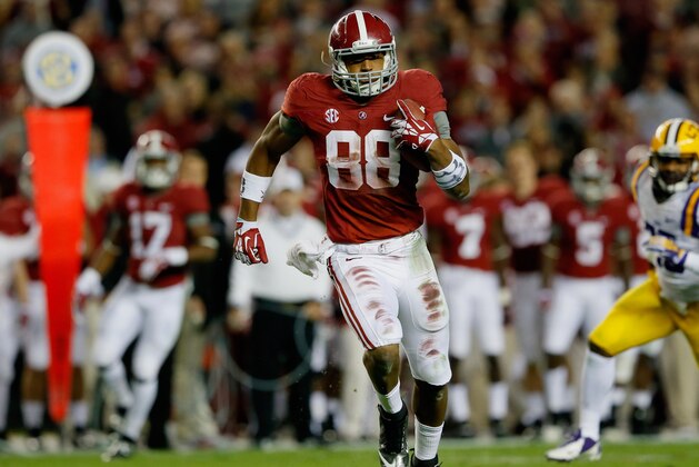 TUSCALOOSA, AL - NOVEMBER 09:  O.J. Howard #88 of the Alabama Crimson Tide runs 52 yards for a touchdown in the second quarter against the LSU Tigers at Bryant-Denny Stadium on November 9, 2013 in Tuscaloosa, Alabama.  (Photo by Kevin C. Cox/Getty Images)