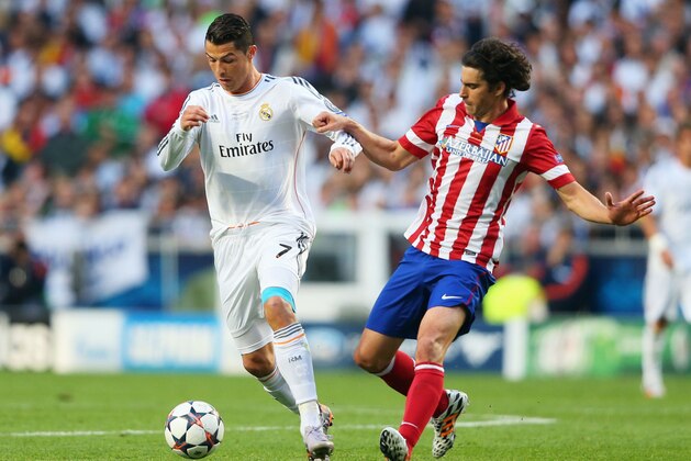 LISBON, PORTUGAL - MAY 24:  Cristiano Ronaldo of Real Madrid is closed down by Tiago of Club Atletico de Madrid during the UEFA Champions League Final between Real Madrid and Atletico de Madrid at Estadio da Luz on May 24, 2014 in Lisbon, Portugal.  (Photo by Alex Livesey/Getty Images)