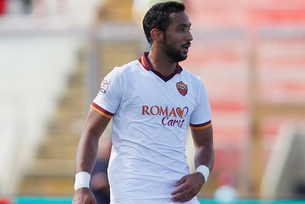CATANIA, ITALY - MAY 04:  Mehdi Benatia of Roma during the Serie A match between Calcio Catania and AS Roma at Stadio Angelo Massimino on May 4, 2014 in Catania, Italy.  (Photo by Maurizio Lagana/Getty Images)