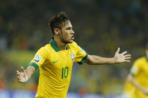 Brazil's Neymar celebrates scoring his side's 2nd goal during the soccer Confederations Cup final between Brazil and Spain at the Maracana stadium in Rio de Janeiro, Brazil, Sunday, June 30, 2013. (AP Photo/Victor R. Caivano)