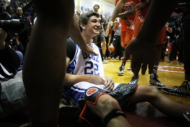 McDonald's West All-American Grayson Allen, of Jacksonville, Fla., hits the court after scoring his final slam dunk in the slam dunk contest during the McDonald's All-American Jam Fest at the University of Chicago in Chicago, on Monday, March 31, 2014. Allen won first place in the slam dunk contest. (AP Photo/Andrew A. Nelles)