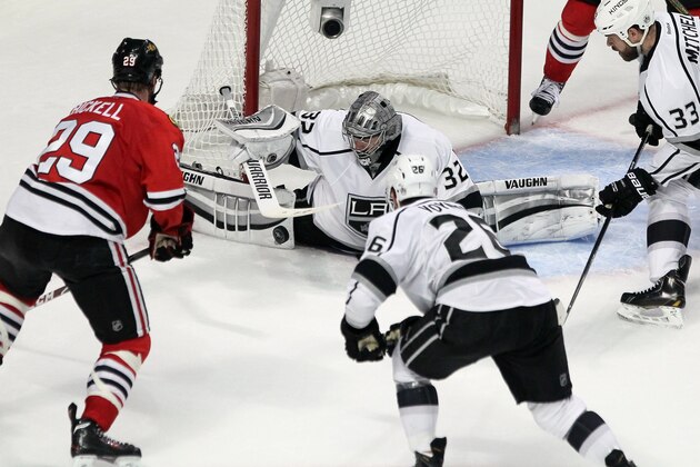 CHICAGO, IL - MAY 28:  Jonathan Quick #32 of the Los Angeles Kings makes a save against the Chicago Blackhawks during Game Five of the Western Conference Final in the 2014 Stanley Cup Playoffs at United Center on May 28, 2014 in Chicago, Illinois.  (Photo by Tasos Katopodis/Getty Images)