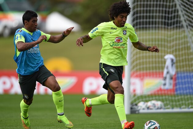 TERESOPOLIS, BRAZIL - MAY 29: Paulinho (L) and Dante take part in a training session of the Brazilian national football team at the squad's Granja Comary training complex, in Teresopolis, 90 km from downtown Rio de Janeiro on May 29, 2014 in Teresopolis, Brazil. (Photo by Buda Mendes/Getty Images)