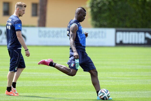 FLORENCE, ITALY - MAY 29:  Mario Balotelli of Italy during a training session at Coverciano on May 29, 2014 in Florence, Italy.  (Photo by Claudio Villa/Getty Images)