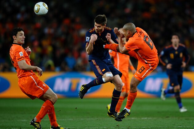 JOHANNESBURG, SOUTH AFRICA - JULY 11:  Nigel De Jong of the Netherlands tackles Xabi Alonso of Spain during the 2010 FIFA World Cup South Africa Final match between Netherlands and Spain at Soccer City Stadium on July 11, 2010 in Johannesburg, South Africa. (Photo by Laurence Griffiths/Getty Images)