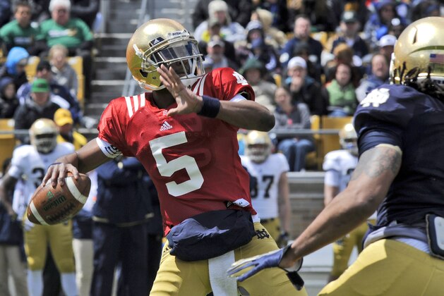 Notre Dame quarterback Everett Golson throws a pass during the Blue-Gold spring NCAA college football game, Saturday, April 20, 2013, in South Bend, Ind. (AP Photo/Joe Raymond)