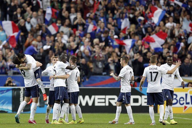 French soccer players celebrate a goal during the friendly soccer match between France and Norway at the Stade de France stadium in Saint Denis, outside Paris, Tuesday, May 27, 2014. France are preparing for the upcoming soccer World Cup in Brazil starting on 12 June. (AP Photo/Christophe Ena)