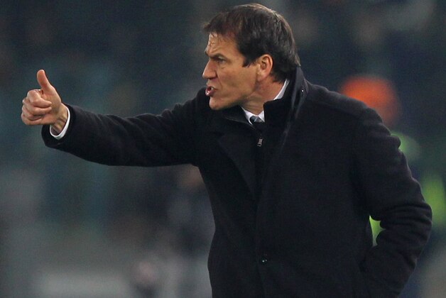 ROME, ITALY - JANUARY 09:  AS Roma head coach Rudi Garcia gestures during the TIM Cup match between AS Roma and UC Sampdoria at Olimpico Stadium on January 9, 2014 in Rome, Italy.  (Photo by Paolo Bruno/Getty Images)