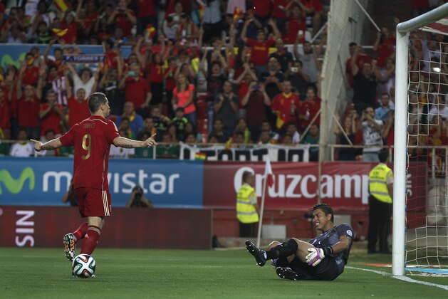Spain's Fernando Torres, left, celebrates after scoring against Bolivia as Bolivia's goalkeeper Roquel Quinonez reacts during their friendly soccer match in Seville, on Friday, May 30. 2014. (AP Photo/Miguel Angel Morenatti)