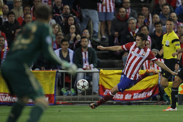 Atletico's Koke, right, takes a shot on goal during the Champions League semifinal first leg soccer match between Atletico Madrid and Chelsea at the Vicente Calderon stadium in Madrid, Spain, Tuesday, April 22, 2014. (AP Photo/Gabriel Pecot)