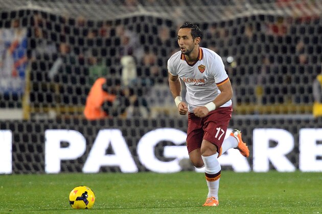 BOLOGNA, ITALY - FEBRUARY 23: Medhi Benatia # 17 of AS Roma in action during the Serie A match between Bologna FC and AS Roma at Stadio Renato Dall'Ara on February 23, 2014 in Bologna, Italy.  (Photo by Mario Carlini / Iguana Press/Getty Images)