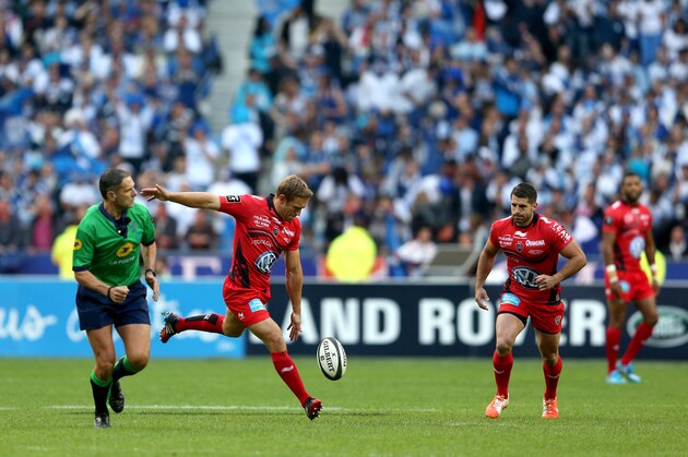 PARIS, FRANCE - MAY 31:  Jonny Wilkinson of Toulon in action during the Top 14 Final between Toulon and Castres Olympique at Stade de France on May 31, 2014 in Paris, France.  (Photo by Warren Little/Getty Images)