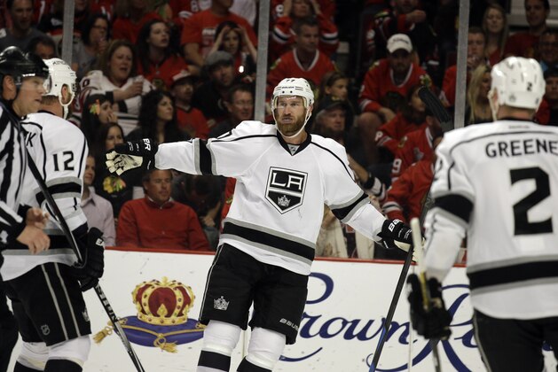 Los Angeles Kings center Jeff Carter celebrates after scoring a goal against Chicago Blackhawks during the first period in Game 7 of the Western Conference finals in the NHL hockey Stanley Cup playoffs Sunday, June 1, 2014, in Chicago. (AP Photo/Nam Y. Huh)