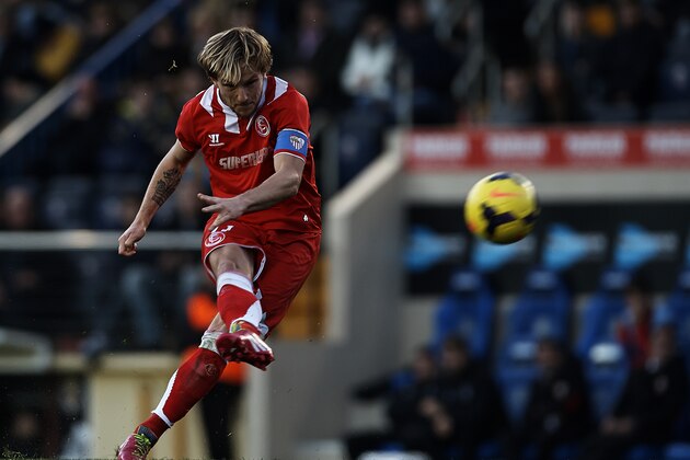 VILLARREAL, SPAIN - DECEMBER 21:  Ivan Rakitic of Sevilla in action during the La Liga match between Villarreal CF and Sevilla FC at El Madrigal on December 21, 2013 in Villarreal, Spain.  (Photo by Manuel Queimadelos Alonso/Getty Images)