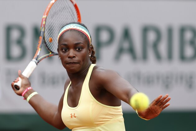 Sloane Stephens of the U.S.  returns the ball during the fourth round match of the French Open tennis tournament against Romania's Simona Halep at the Roland Garros stadium, in Paris, France, Monday, June 2, 2014. (AP Photo/Darko Vojinovic)