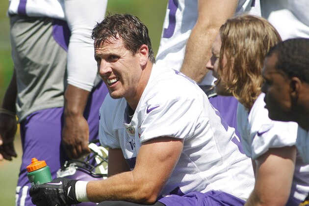 Minnesota Vikings outside linebacker Chad Greenway (52) takes a break during a drills at an NFL organized team activity at the Vikings football practice facility in Eden Prairie, Minn., Thursday, May  29, 2014.(AP Photo/Andy Clayton-King)