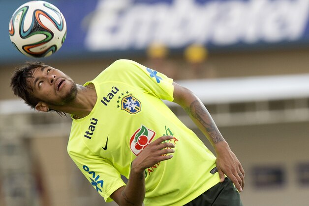 Brazil's Neymar practices during a training session at the Serra Dourada stadium in Goiania, Brazil, Monday, June 2, 2014. Brazil will face Panama on Tuesday in preparation for the World Cup soccer tournament that starts on 12 June. (AP Photo/Andre Penner)
