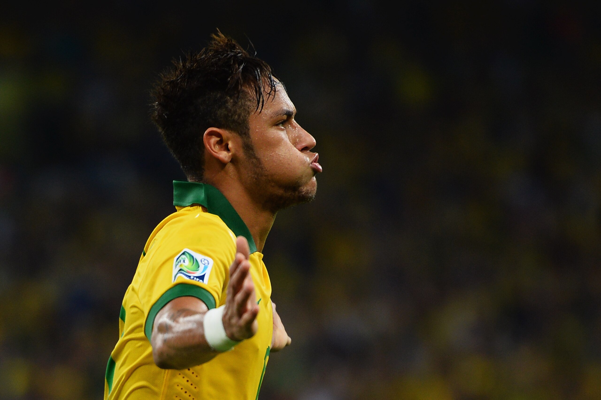 RIO DE JANEIRO, BRAZIL - JUNE 30:  Neymar of Brazil celebrates as he scores their second goal during the FIFA Confederations Cup Brazil 2013 Final match between Brazil and Spain at Maracana on June 30, 2013 in Rio de Janeiro, Brazil.  (Photo by Laurence Griffiths/Getty Images)