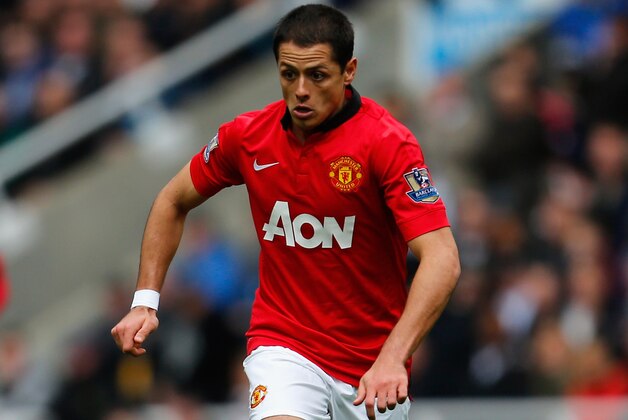 NEWCASTLE UPON TYNE, ENGLAND - APRIL 05:  Javier Hernandez of Manchester United on the ball  during the Barclays Premier League match between Newcastle United and Manchester United  at St James' Park on April 5, 2014 in Newcastle upon Tyne, England.  (Photo by Paul Thomas/Getty Images)