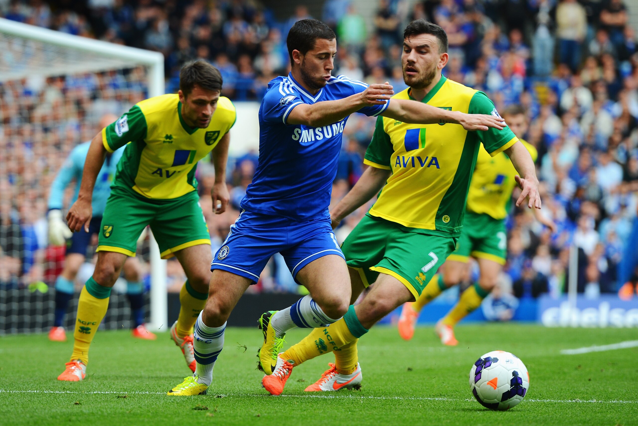 LONDON, ENGLAND - MAY 04:  Eden Hazard of Chelsea holds off the challenge of Robert Snodgrass of Norwich City during the Barclays Premier League match between Chelsea and Norwich City at Stamford Bridge on May 4, 2014 in London, England.  (Photo by Michael Regan/Getty Images)