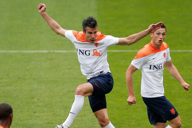 ALKMAAR, NETHERLANDS - JUNE 03:  Robin Van Persie of the Netherlands heads the ball as Stefan de Vrij  looks on during the training session held at the AFAS Stadion on June 3, 2014 in Alkmaar, Netherlands.  (Photo by Dean Mouhtaropoulos/Getty Images)