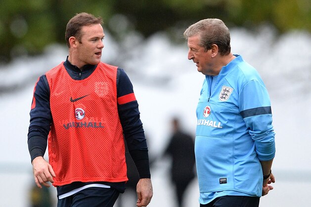 RIO DE JANEIRO, BRAZIL - MAY 31:  Manager Roy Hodgson of England talks with Wayne Rooney during training at the Urca Military Base on May 31, 2013 in Rio de Janeiro, Brazil.  (Photo by Laurence Griffiths/Getty Images)