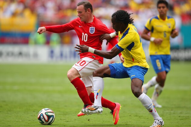 MIAMI GARDENS, FL - JUNE 04:  Wayne Rooney of England and Juan Carlos Paredes of Ecuador battle for the ball during the International friendly match between England and Ecuador at Sun Life Stadium on June 4, 2014 in Miami Gardens, Florida.  (Photo by Richard Heathcote/Getty Images)