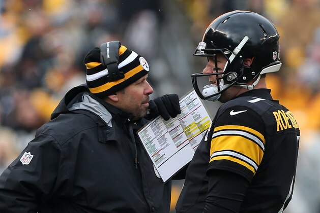 PITTSBURGH, PA - DECEMBER 30:  Offensive co-ordinator Todd Haley talks to Ben Roethlisberger #7 of the Pittsburgh Steelers during their game against the Clevelend Browns at Heinz Field on December 30, 2012 in Pittsburgh, Pennsylvania.  (Photo by Karl Walter/Getty Images)