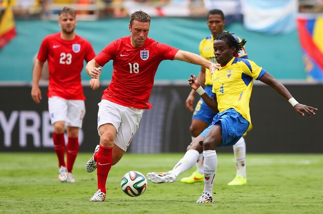 MIAMI GARDENS, FL - JUNE 04: Rickie Lambert of England holds off Juan Carlos Paredes of Ecuador during the International friendly match between England and Ecuador at Sun Life Stadium on June 4, 2014 in Miami Gardens, Florida.  (Photo by Richard Heathcote/Getty Images)