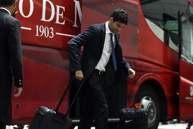 Atletico Madrid's Diego Costa arrives at the hotel where his team will stay for the Champions League final in Lisbon, Portugal, Friday, May 23, 2014. Spanish soccer teams Real Madrid and Atletico Madrid will play the Champions League final match on May 24 in Lisbon. (AP Photo/Francisco Seco)
