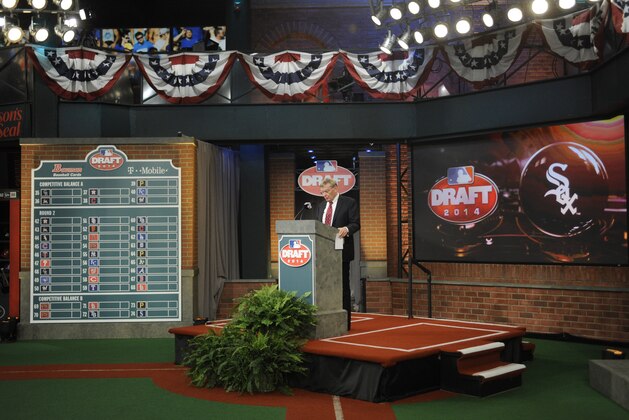 Commissioner of Major League Baseball Bud Selig announces the selections during the 2014 MLB baseball draft Thursday, June 5, 2014, in Secaucus, N.J. (AP Photo/Bill Kostroun)